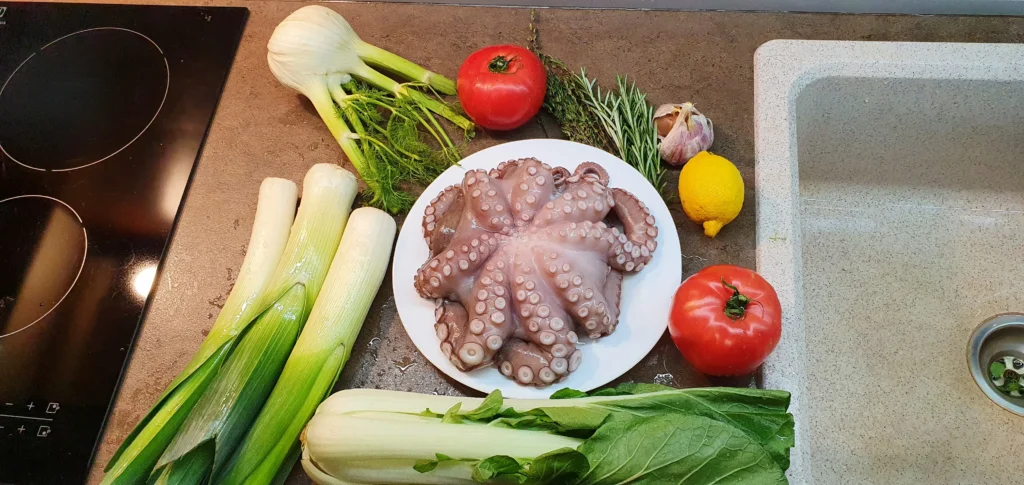 Oktopus zubereiten: Tomaten, Oktopus, Knoblauch, Fenchel