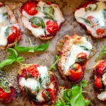Knusprige Crostini mit Rote-Bete-Pesto und Mozzarella