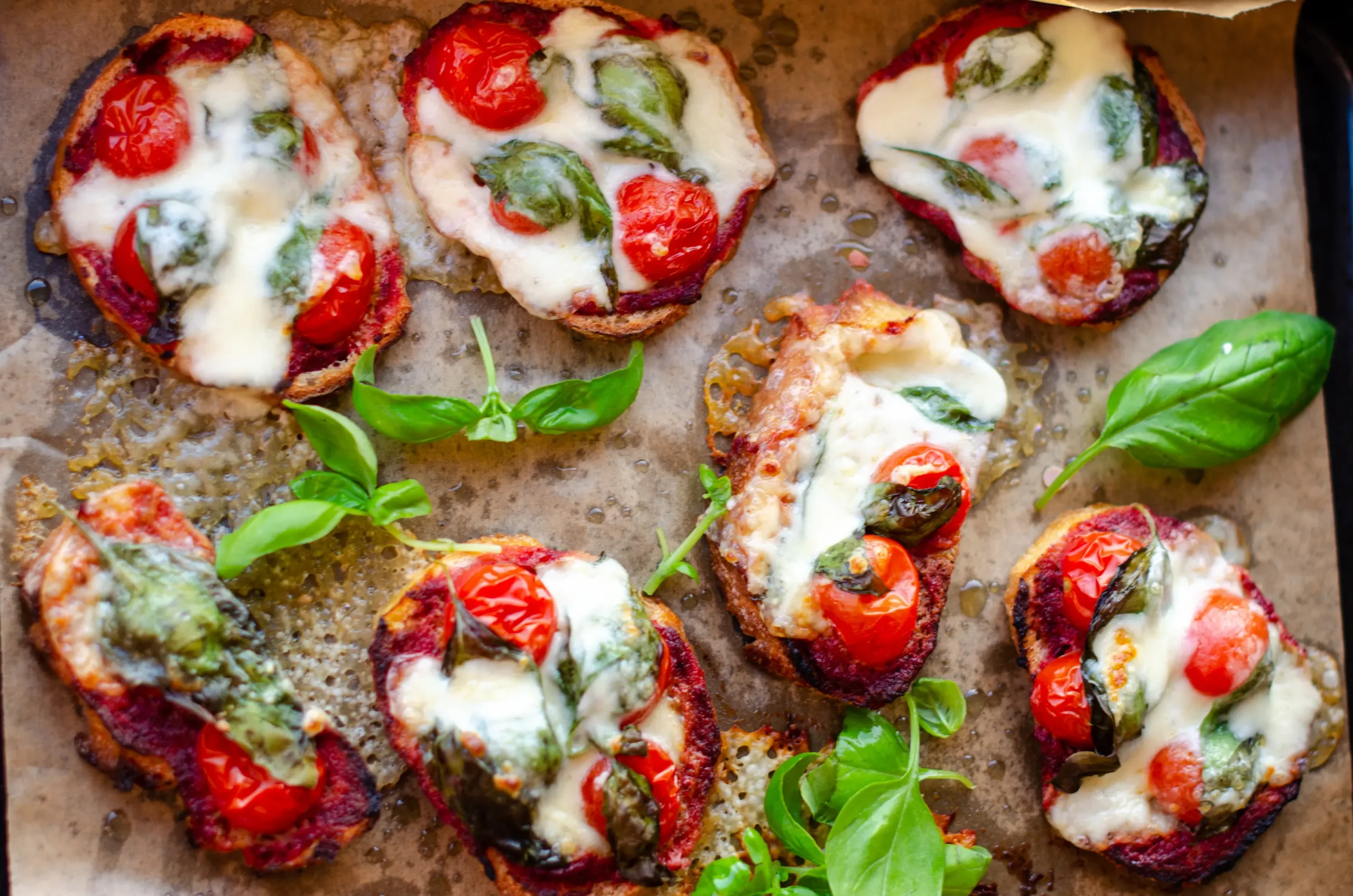 Knusprige italienische Crostini mit Rote-Bete-Pesto – der perfekte Start ins neue Jahr