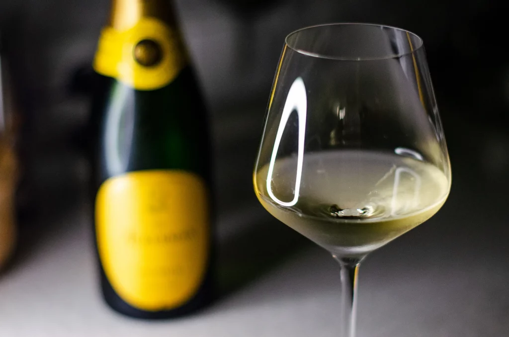 Gegrilltes Huhn und Sekt