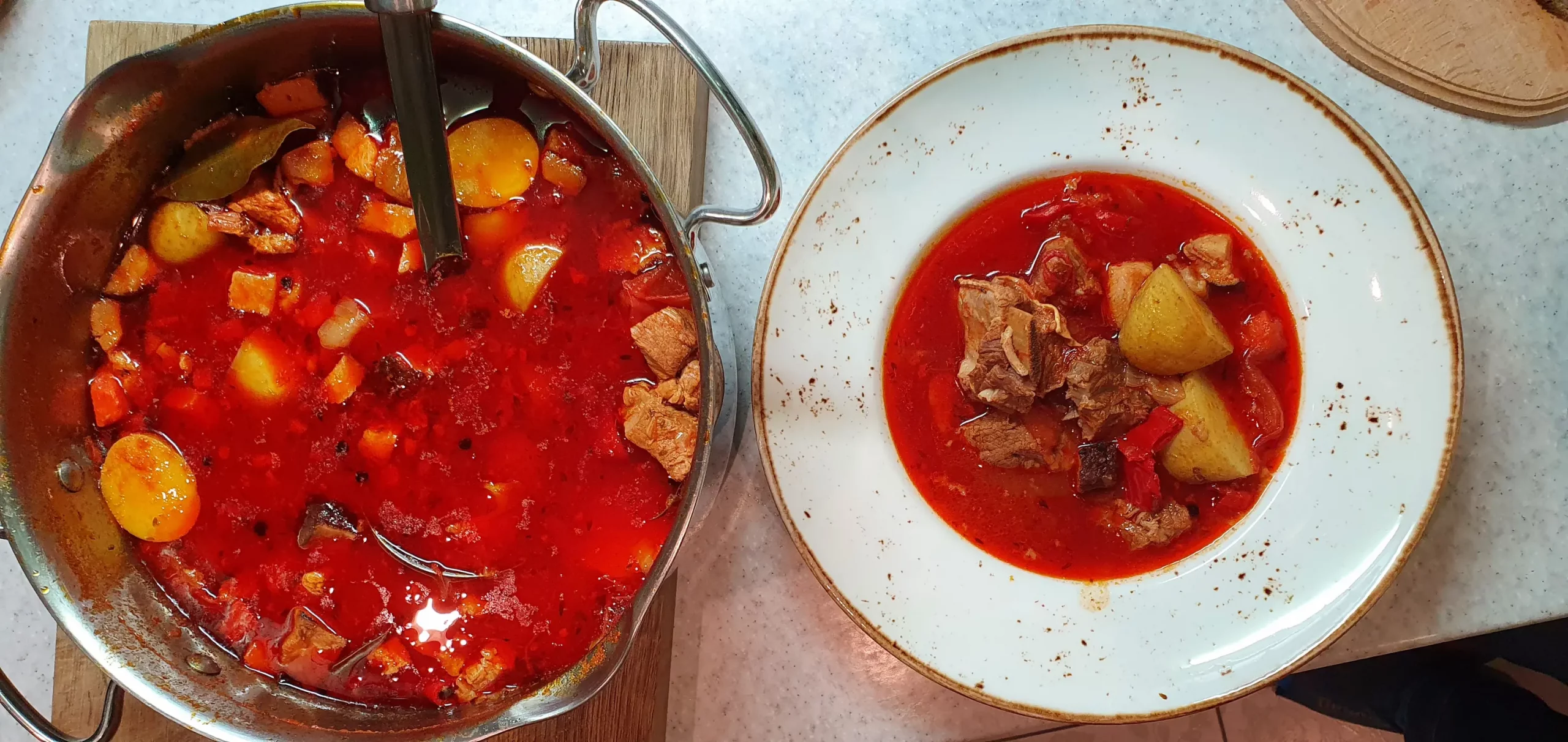 Ukrainische Gulaschsuppe im Bogrács: Rezept und Geschichte