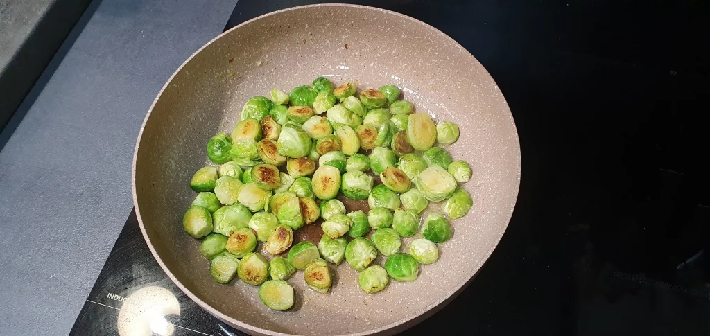 Gebratener Rosenkohl mit Honig